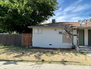 Building Photo - Gardella Duplex-824