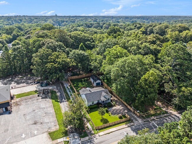 Building Photo - Fully Renovated Smart Home | EV Ready | Au...