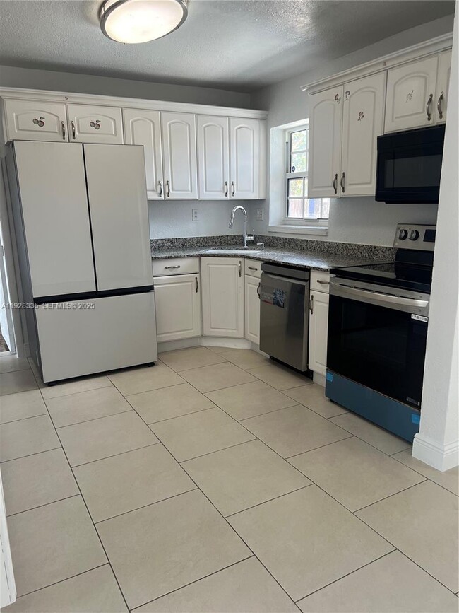 Building Photo - 17331 NW 45th Ct