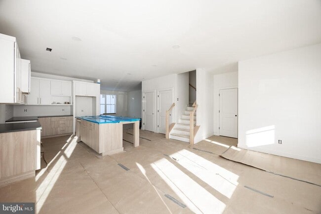 Building Photo - 453 E Franklin St