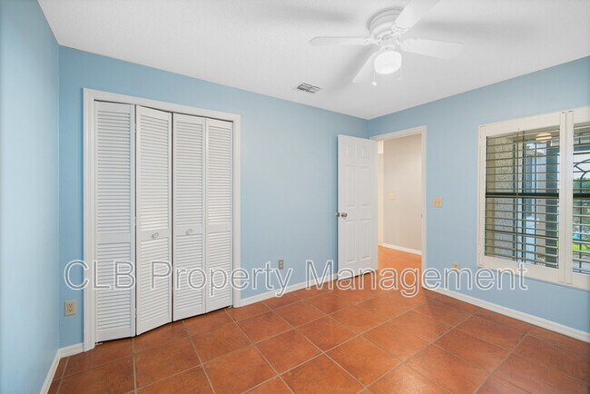 Building Photo - 6160 Sequoia Dr