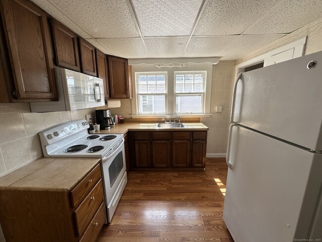 Building Photo - 128 Grove Pl