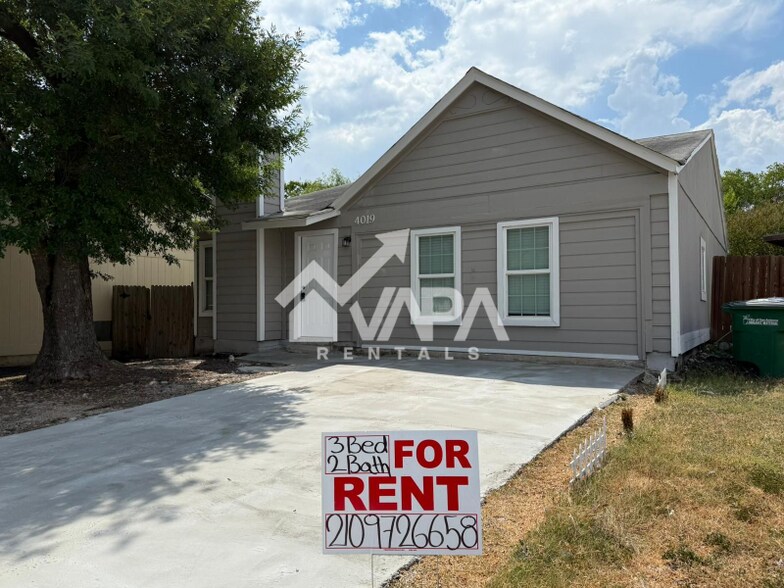 Building Photo - 4019 Sunrise Bluff Dr