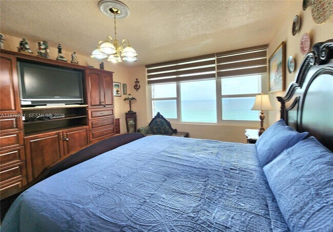 Building Photo - 3505 S Ocean Dr