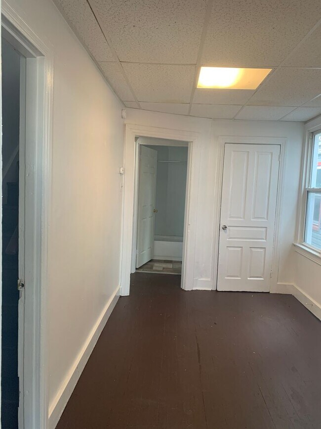 Building Photo - York City-4 Bedroom 1 Bath House