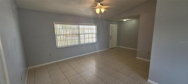 Building Photo - 324 Clearwater Ln