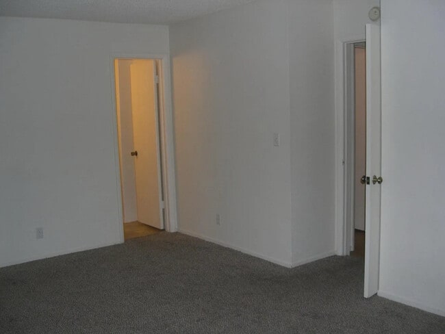 Building Photo - 4310 Caliente St