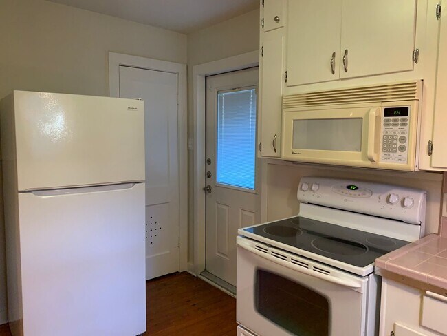 Building Photo - Craftsman Style House Walking Distance to ...