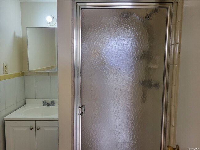 Building Photo - 103-15 Northern Blvd