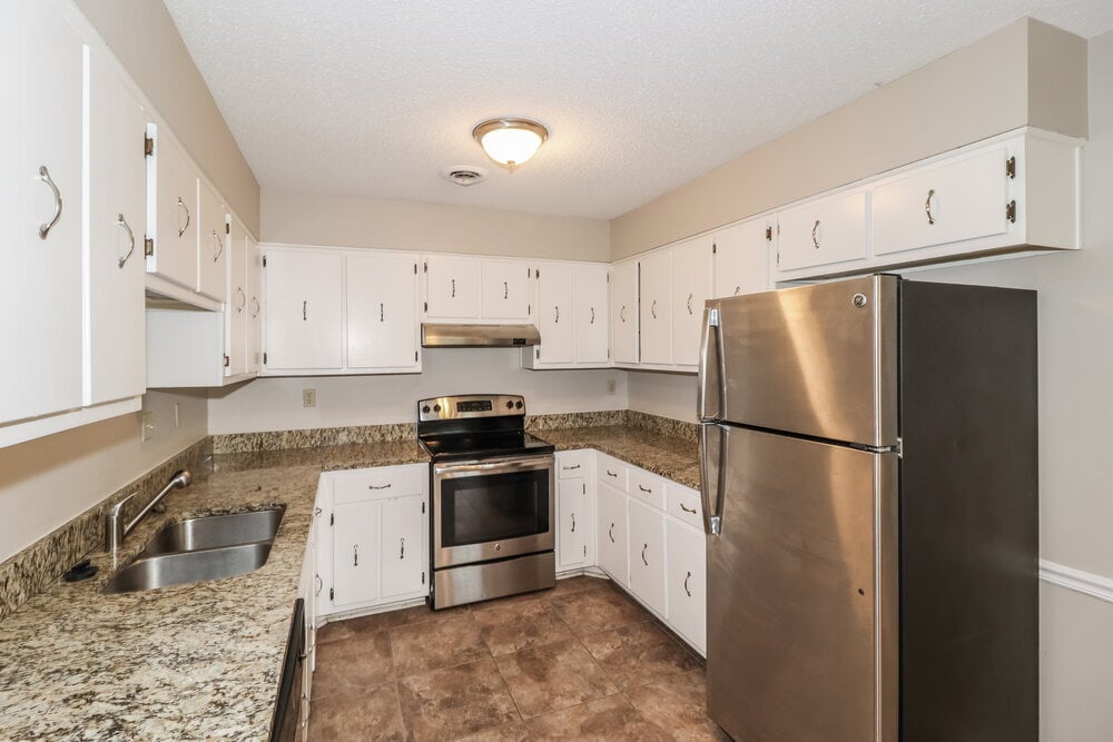 Building Photo - 6049 Lawnhill Dr