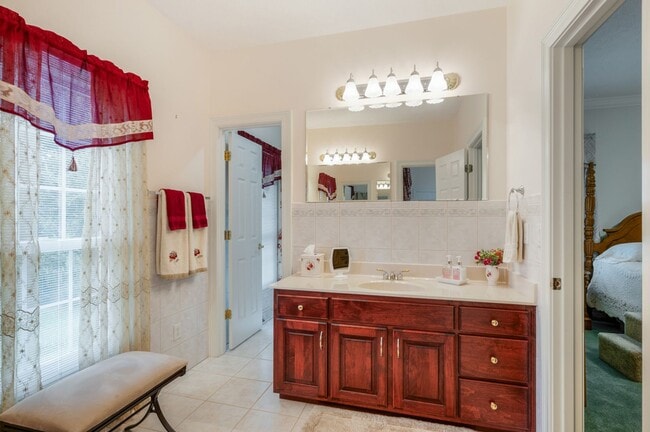 Building Photo - Executive Rental