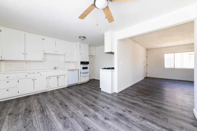 Primary Photo - 410 W Regent St