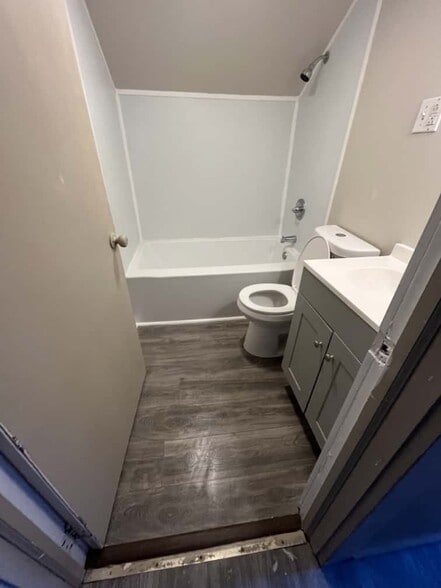 Building Photo - 517 Broad St