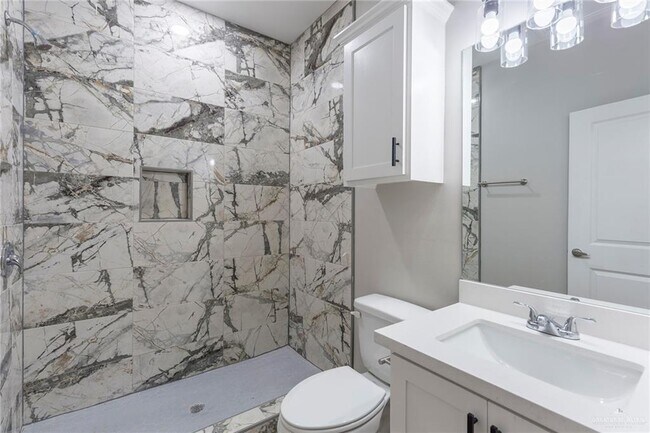 Building Photo - 9 Cedar Ave E