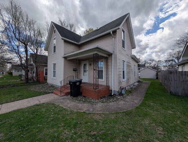 Building Photo - Spacious 3-Bedroom, 1.5-Bathroom Home with Garage – $1,950/Month