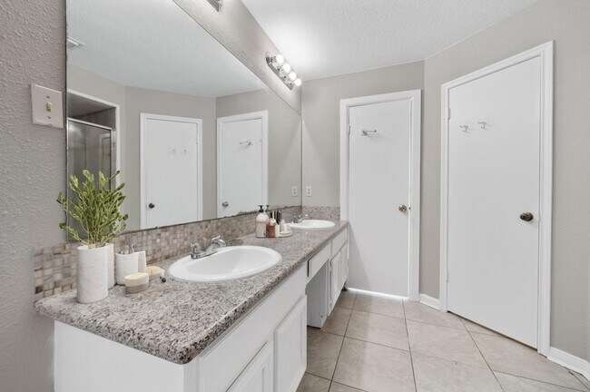 Building Photo - 8514 Deer Meadow Dr