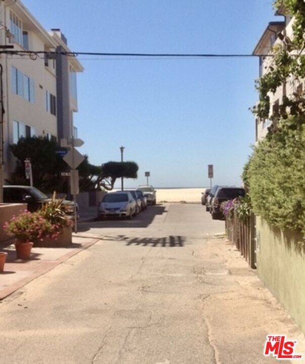 Building Photo - 20 Quarterdeck St