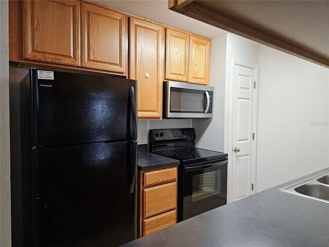 Building Photo - 540 Golden Raintree Pl