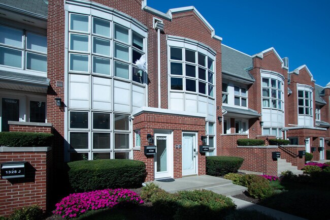 Primary Photo - 1328 S Federal St