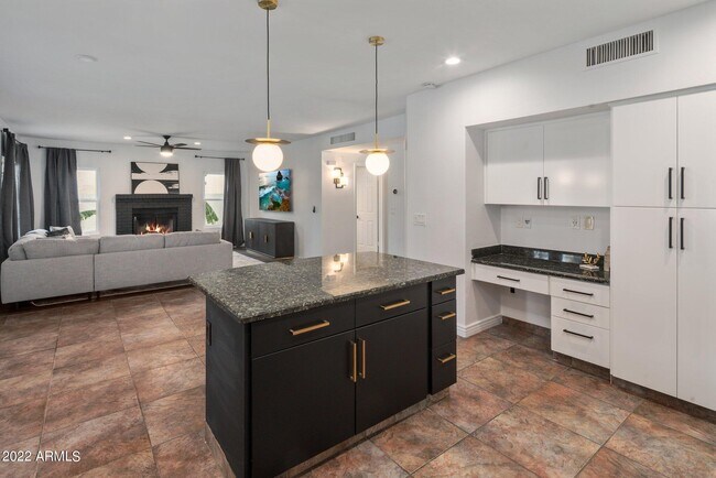 Building Photo - 5408 E Kelton Ln
