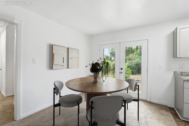 Building Photo - 3 Bedroom House off Juniper Drive!