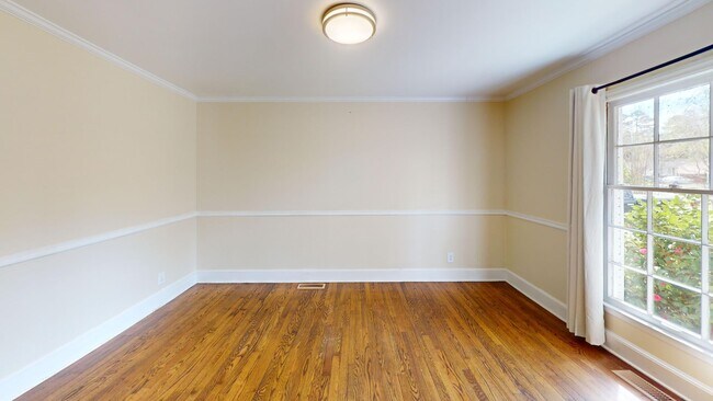 Building Photo - 6821 View Way Dr