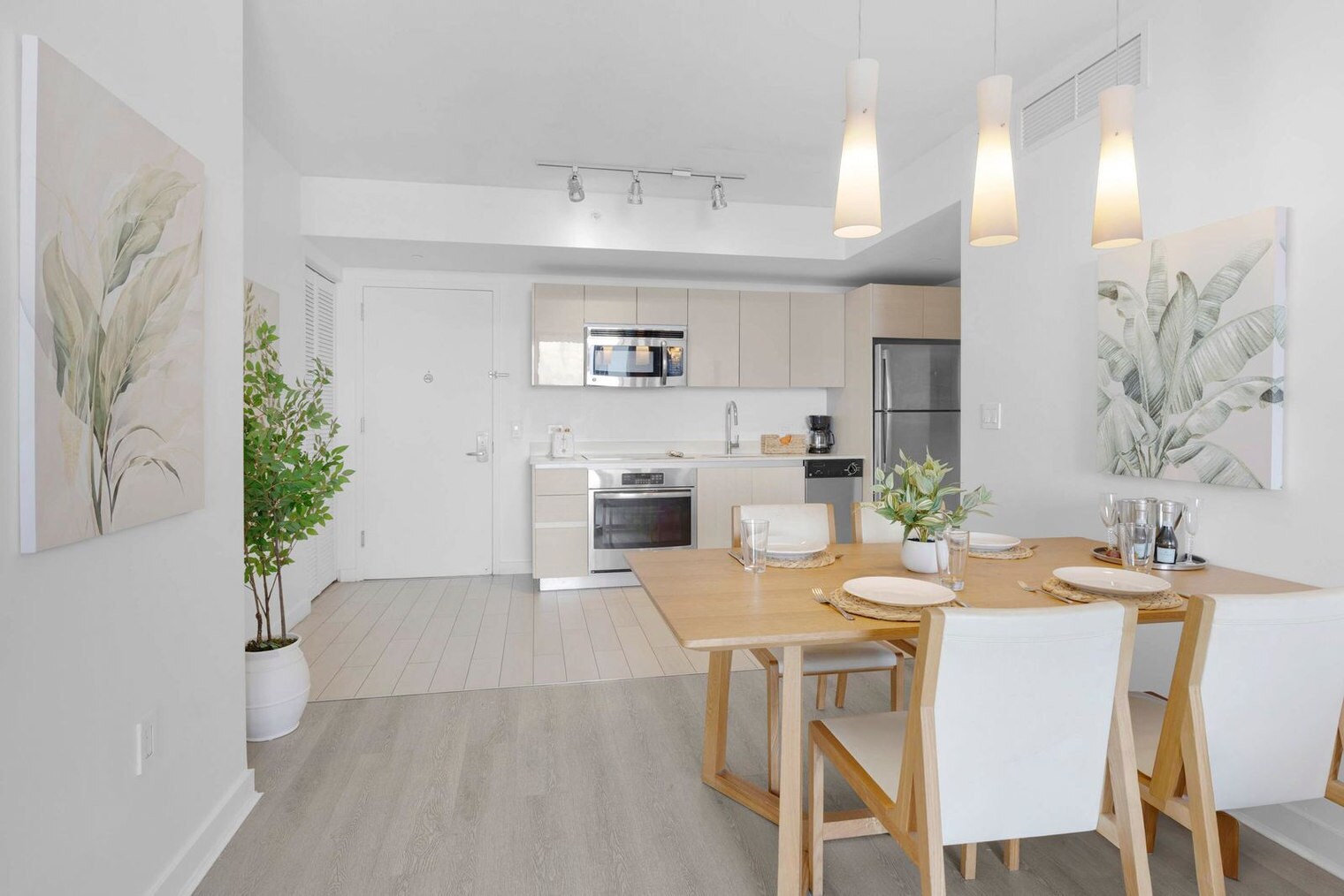 Building Photo - 1180 E Hallandale Beach Blvd