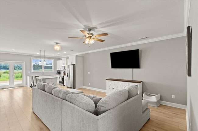 Building Photo - Furnished Townhome - Move IN Ready!