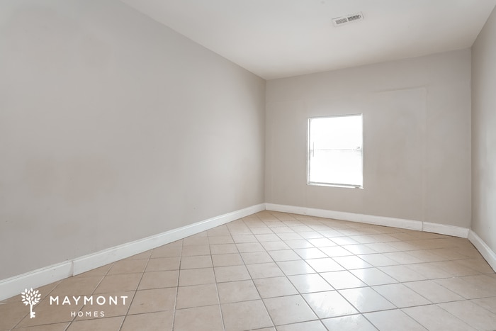 Building Photo - 4713 Poppy Dr E