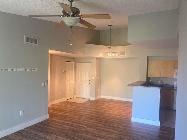 Building Photo - 7930 N Nob Hill Rd