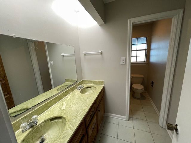 Building Photo - 15016 Lynbrook Dr