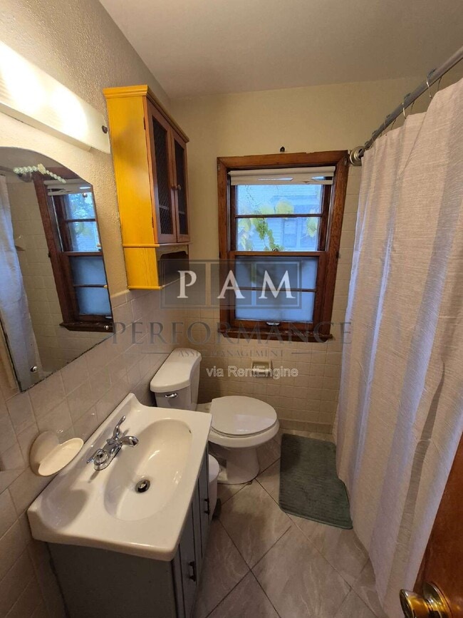 Building Photo - 328 N 68th St