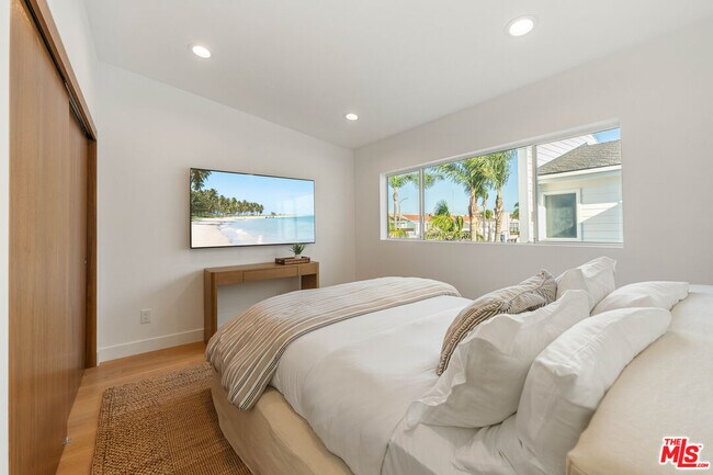 Building Photo - 4405 Costa De Oro