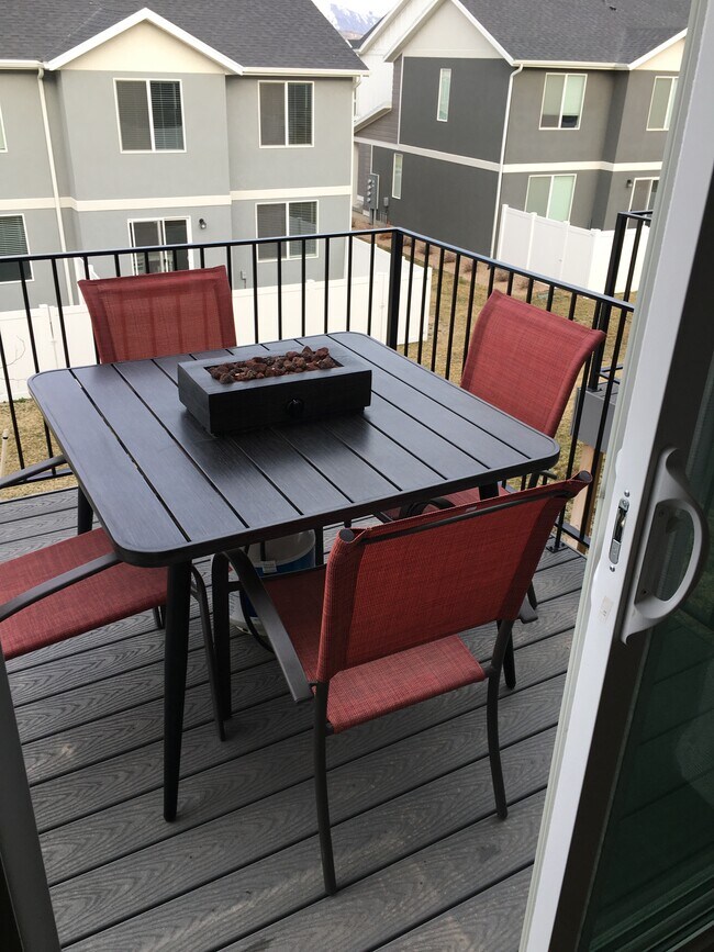 Deck - 14937 S Messi St