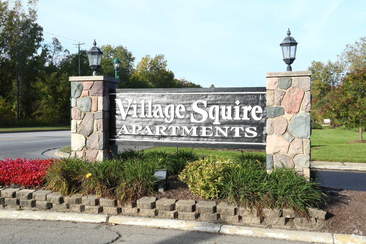Village Squire Apartments Canton