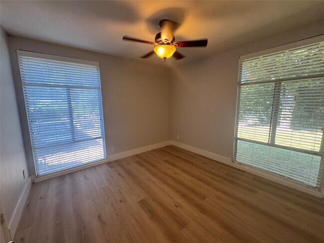 Building Photo - 6406 Kenilworth Dr
