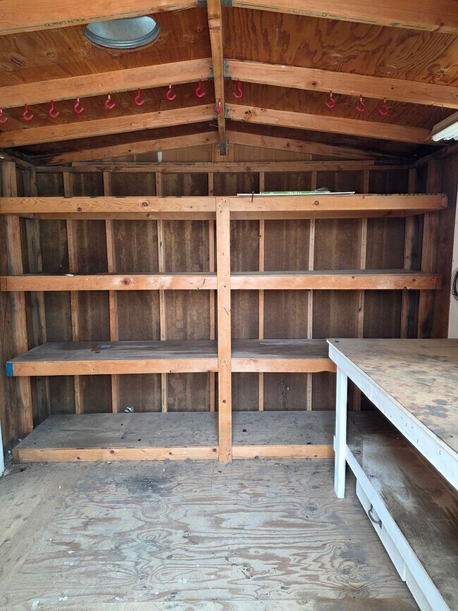 Building Photo - Newly refurbished 2 bedroom 1 Bath fully fenced manufactured home in Central Bullhead City.