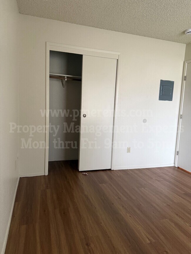 Building Photo - 3701 Colonial Dr