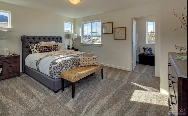 Building Photo - Modern 3 BR, 2 BA Townhouse in the Heart of Bend, OR!