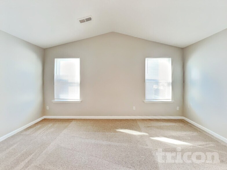 Building Photo - 47 Hallow Oak St