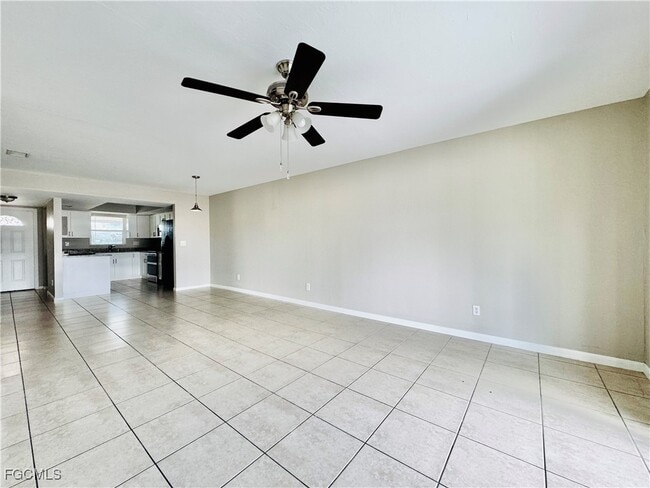 Building Photo - 706 SE 13th Ct