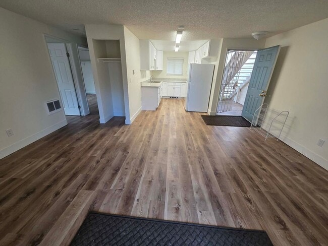 Building Photo - AR6290