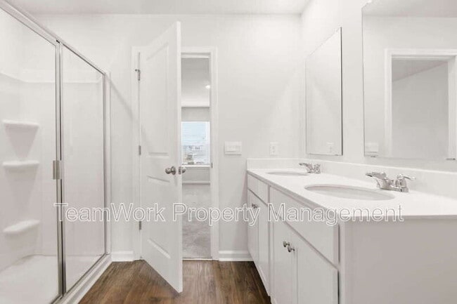 Building Photo - 806 Lilyford Ln