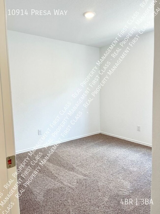 Building Photo - 10914 Presa Wy