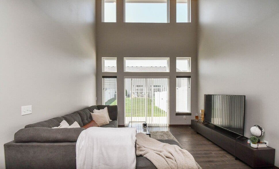 Building Photo - 6120 S Alki Pl