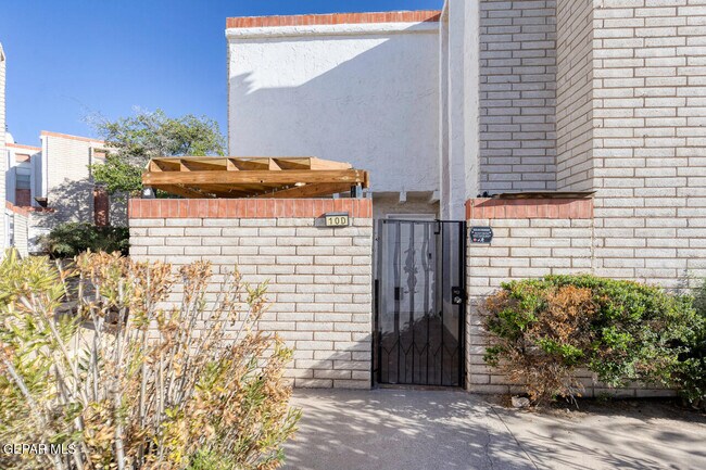 Building Photo - 6201 Escondido Dr