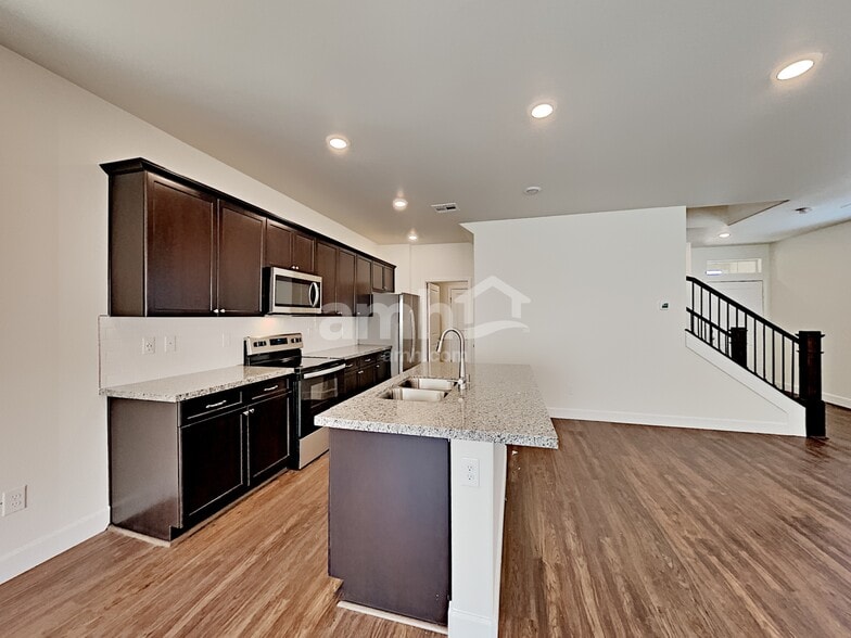 Building Photo - 4725 Tire Swing St