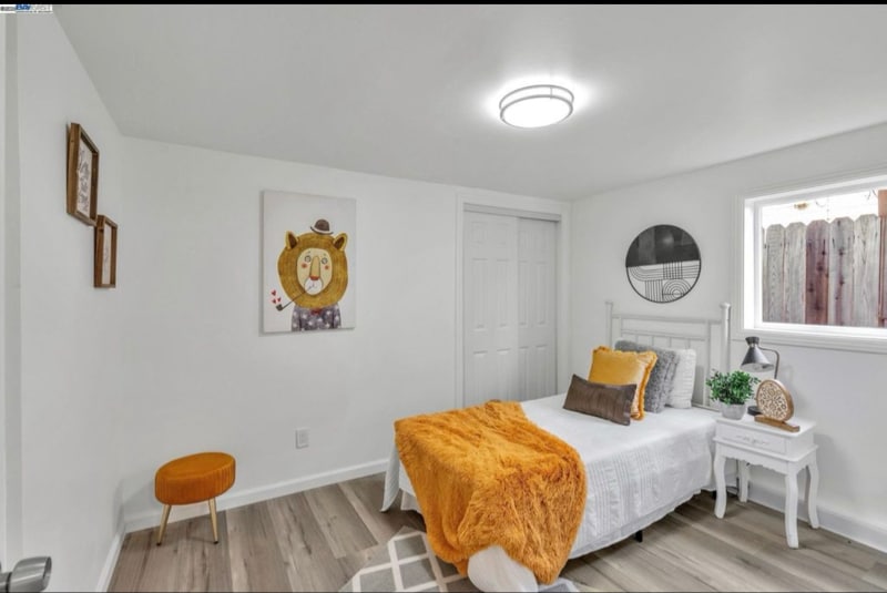 Building Photo - 2025 34th Ave