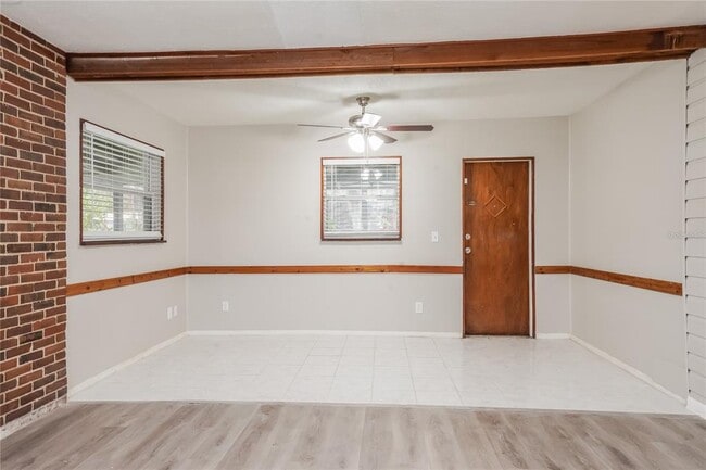 Building Photo - 1010 N Lavon Ave