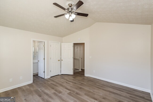 Building Photo - 145 W Village Ct